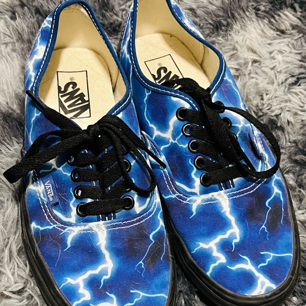 Women’s size 9 Vans